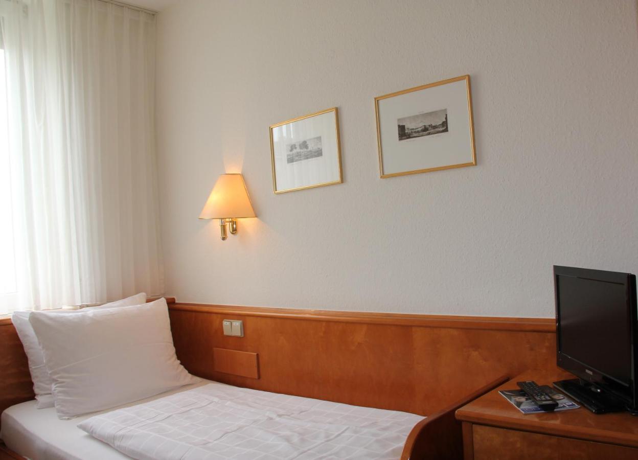 Hotel Kurpfalzstuben Mannheim Bagian luar foto
